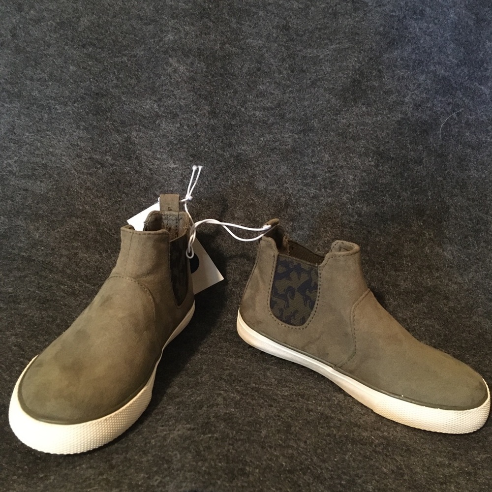 NWT boys slide on sneakers